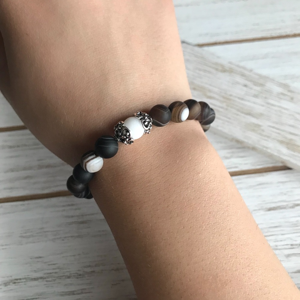 Handmade Black Banded Agate Bracelet - Picture 2 of 2